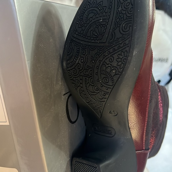 Size 41 burgundy ankle boot low heel - Picture 2 of 3